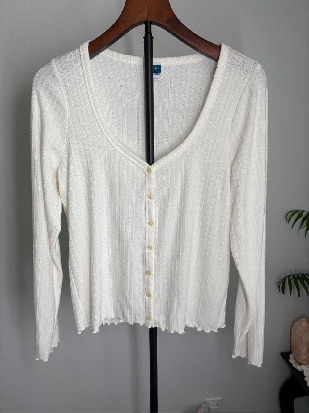 Old Navy women’s Cream Ribbed Button-Front Scoop Neck Top L